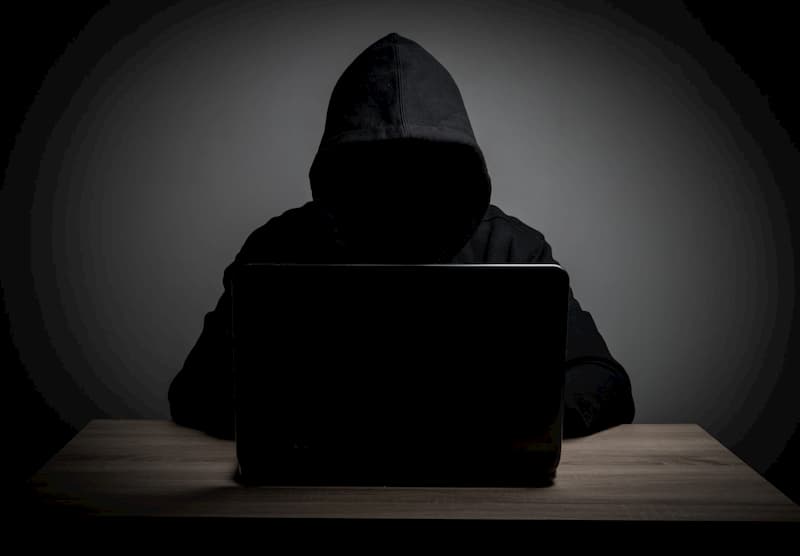Hacker en Laptop