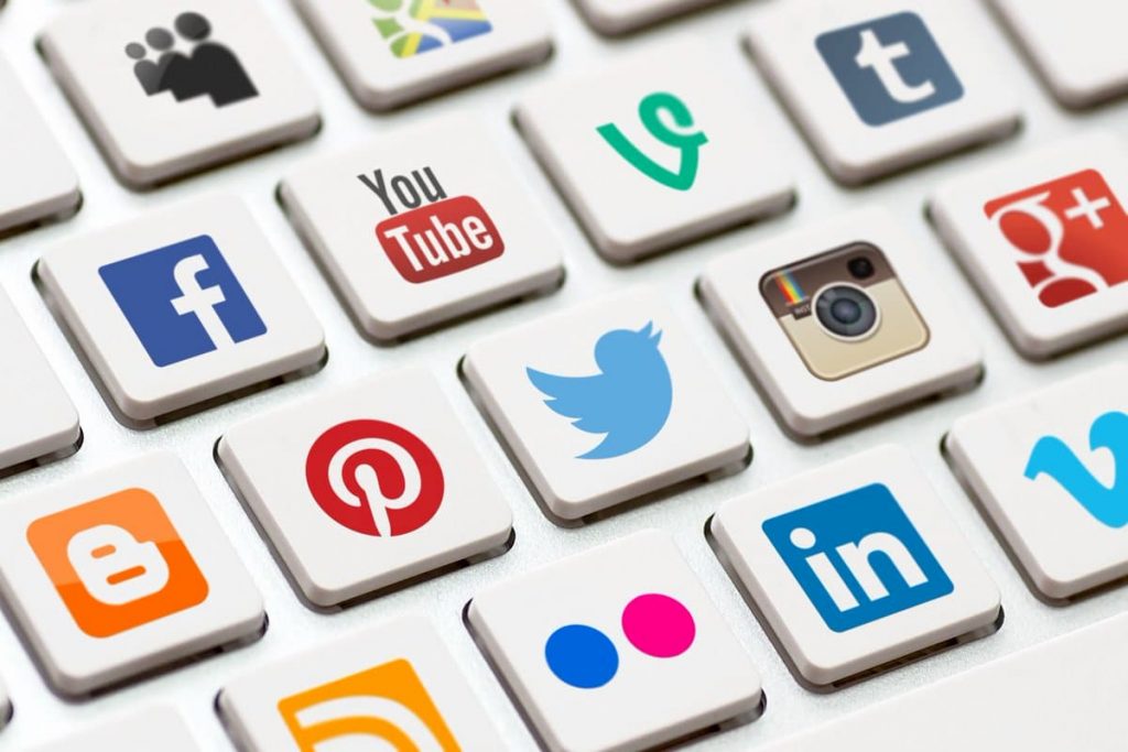 Teclado con iconos de redes sociales